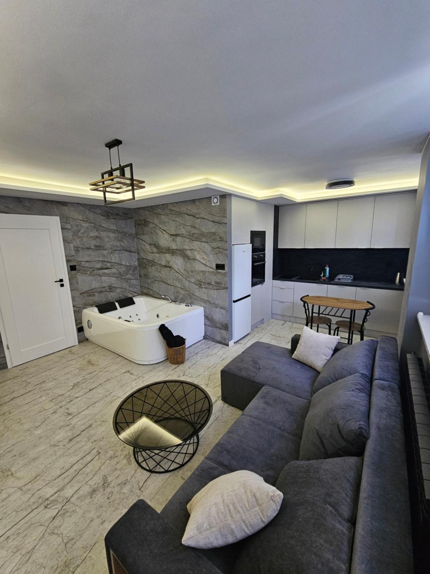 Apartament Z Jacuzzi Klimatyzacja Prywatny Parking Radom Exterior foto